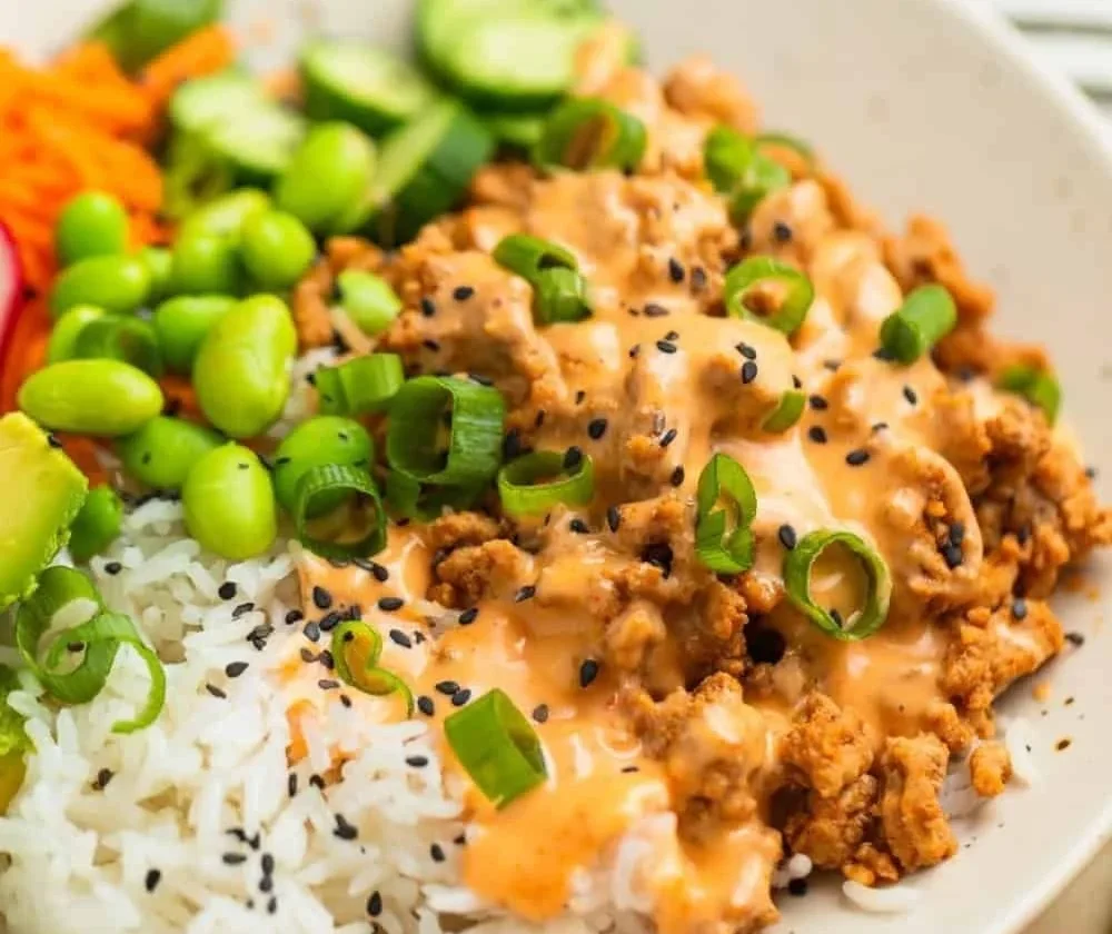 Bang Bang Ground Turkey Rice Bowls with vibrant vegetables and spices