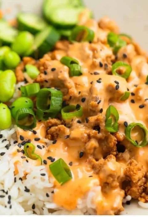 Bang Bang Ground Turkey Rice Bowls with vibrant vegetables and spices
