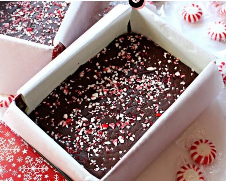 Easy peppermint fudge recipe on a festive plate