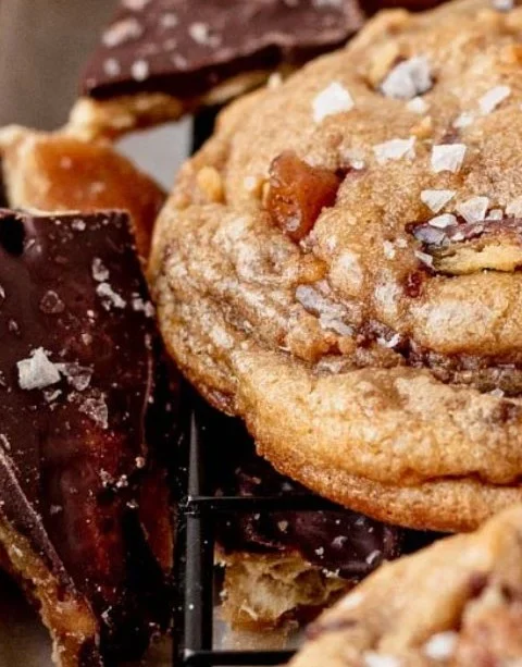 Delicious No-Fail Christmas Crack Cookies on a festive plate.