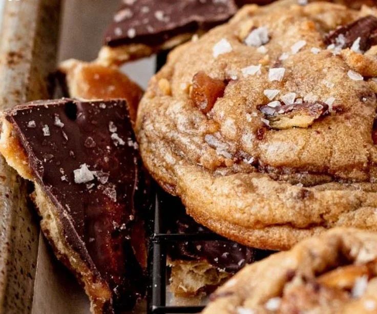 Delicious No-Fail Christmas Crack Cookies on a festive plate.