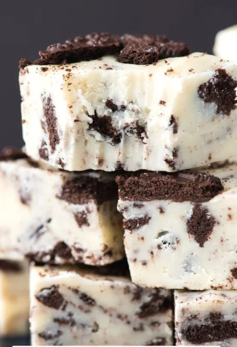 Delicious Oreo Fudge with chocolate and Oreo pieces