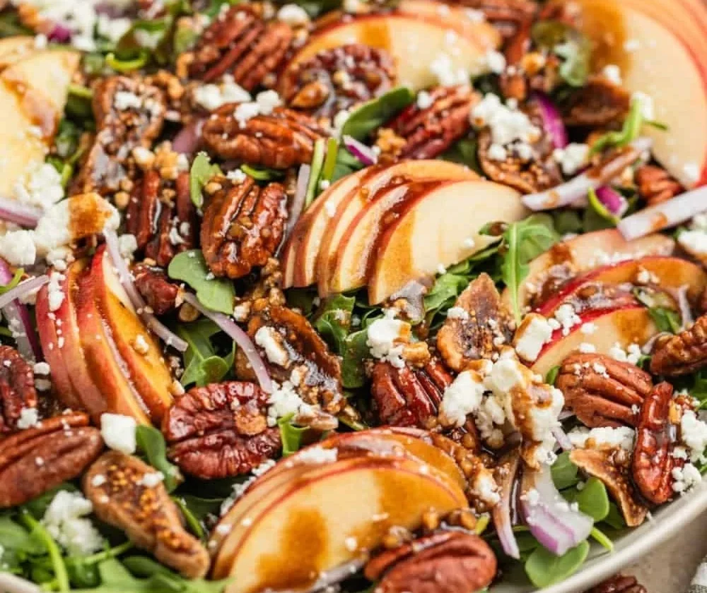 Fresh apple arugula salad with sliced apples and vinaigrette dressing
