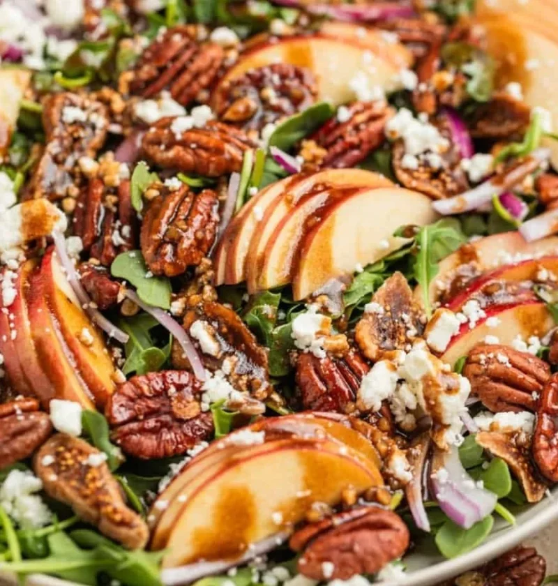 Fresh apple arugula salad with sliced apples and vinaigrette dressing