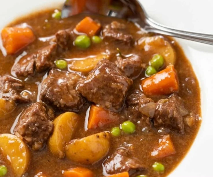 Delicious slow cooker beef stew with tender meat and vegetables